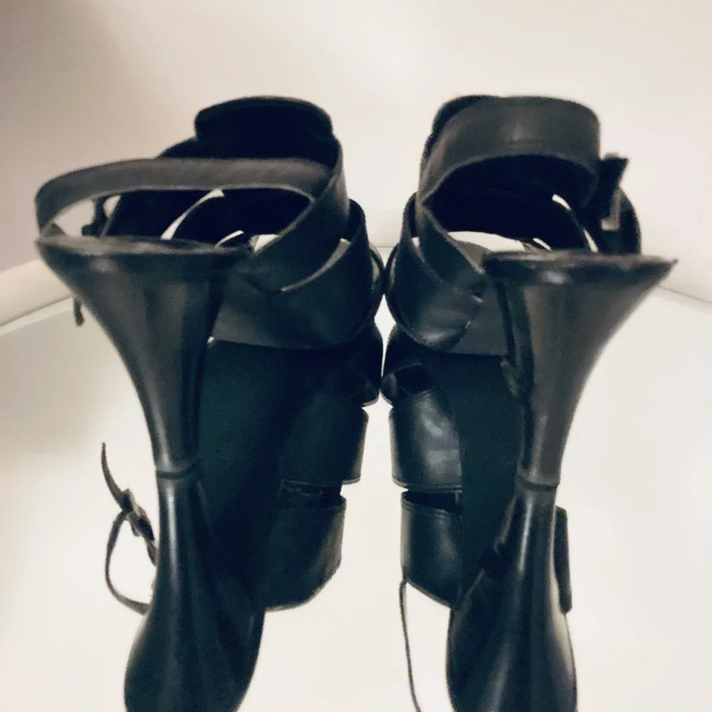 👠Host Pick 👠Vera Wang Strapy Heels - Picture 5 of 11